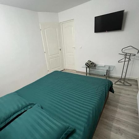 Appartamento Garsoniera Casa Dragoeni, Târgu Jiu Esterno foto