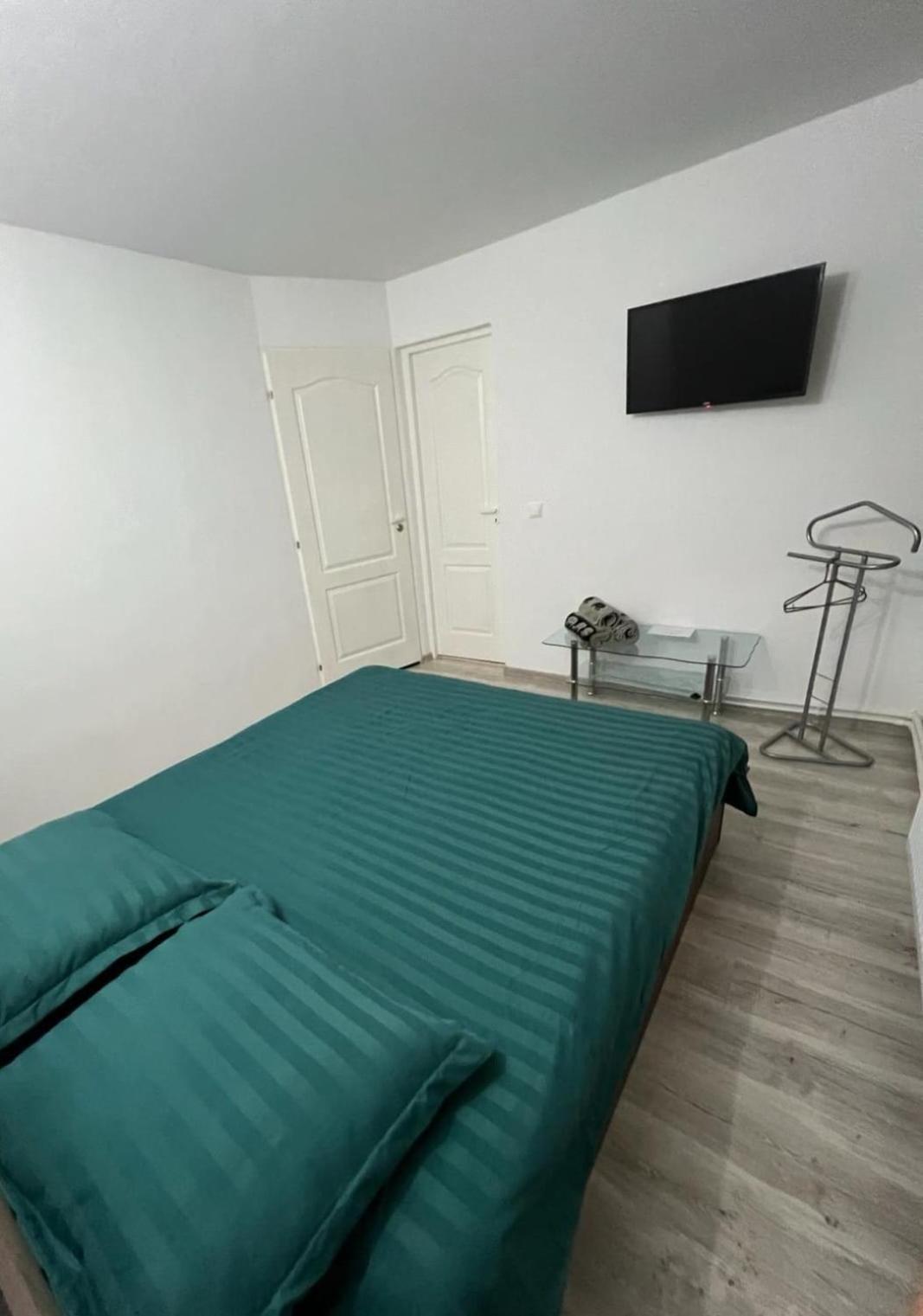 Appartamento Garsoniera Casa Dragoeni, Târgu Jiu Esterno foto