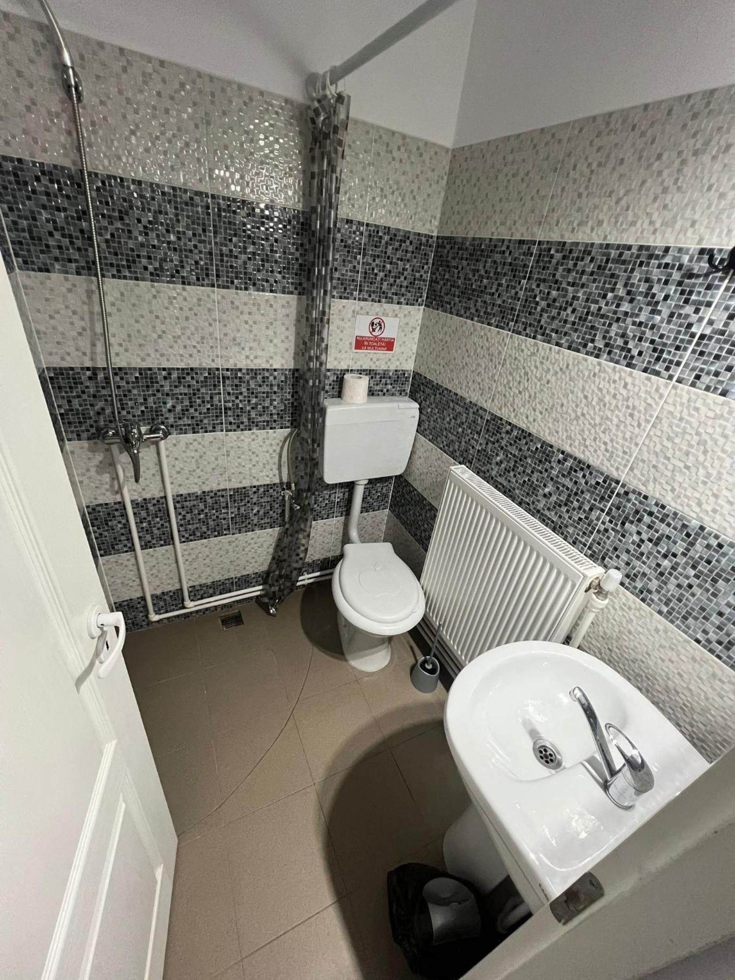 Appartamento Garsoniera Casa Dragoeni, Târgu Jiu Esterno foto